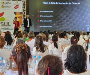  Coasul faz homenagem as cooperadas pelo Dia da Mulher.