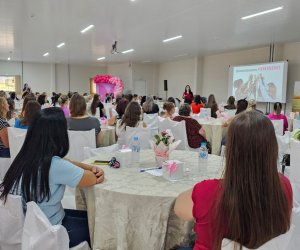  Cooperadas de Quedas do Iguaçu Participam de Palestra Inspiradora com Psicóloga Maressa França