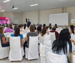  Cooperadas de Quedas do Iguaçu Participam de Palestra Inspiradora com Psicóloga Maressa França