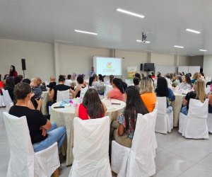  Cooperadas de Quedas do Iguaçu Participam de Palestra Inspiradora com Psicóloga Maressa França