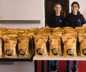  COASUL CELEBRA A P&Aacute;SCOA COM ENTREGA DE COLOMBAS A COLABORADORES