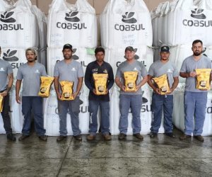  COASUL CELEBRA A P&Aacute;SCOA COM ENTREGA DE COLOMBAS A COLABORADORES