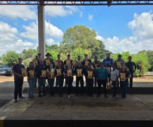  COASUL CELEBRA A P&Aacute;SCOA COM ENTREGA DE COLOMBAS A COLABORADORES