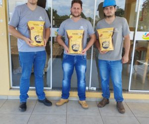  COASUL CELEBRA A P&Aacute;SCOA COM ENTREGA DE COLOMBAS A COLABORADORES