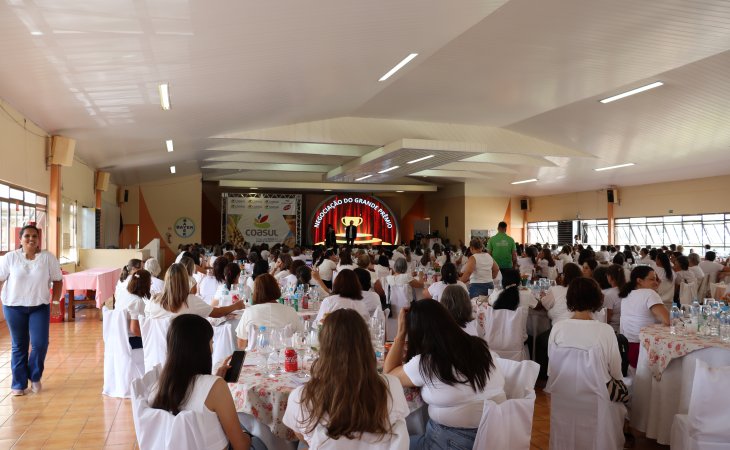  Coasul faz homenagem as cooperadas pelo Dia da Mulher.